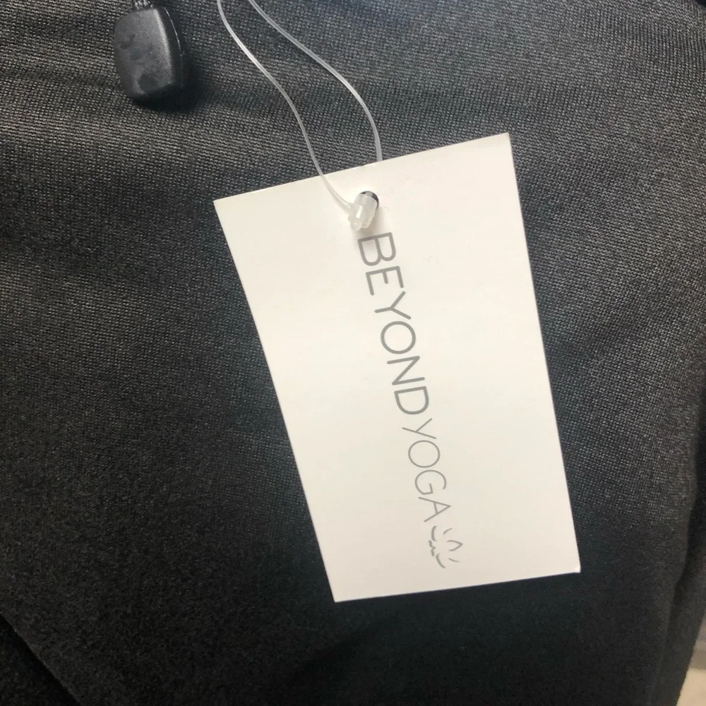 Beyond Yoga black infinity pocket scarf NWOT - Picture 6 of 6